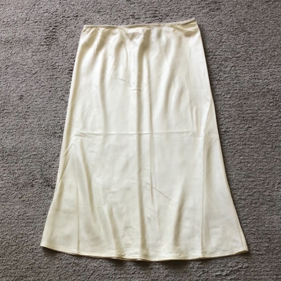 H&M Dresses & Skirts - H&M Midi Satin Skirt. NWOT.